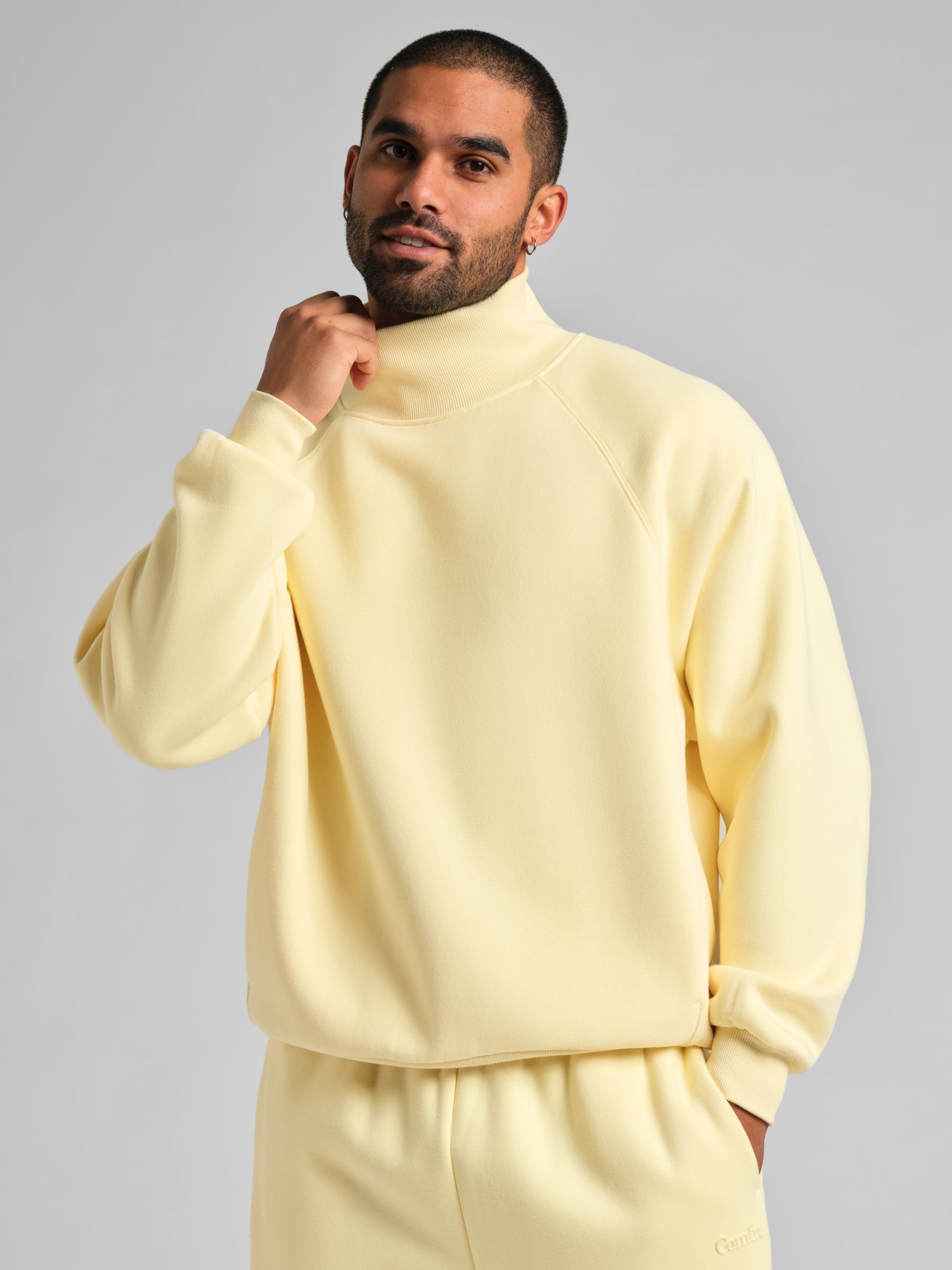 Sudadera Básica con Cuello Mock